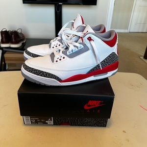 Air Jordan 3’s Red cement size 12